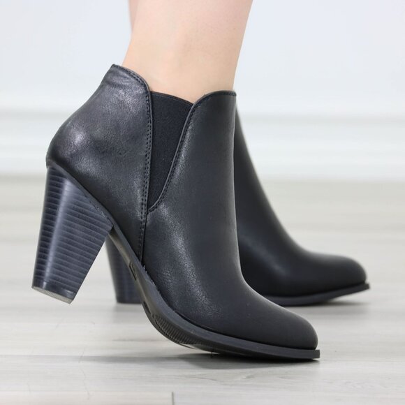 Black Faux Leather Heeled Ankle Booties Elastic Side Panels Stacked Block Heel - Picture 6 of 12